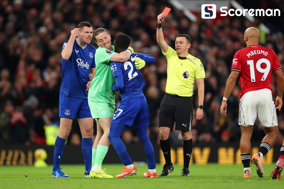 맨유, 홈에서 13년 만에 에버튼에 0-1 패배...리그 10위까지 추락